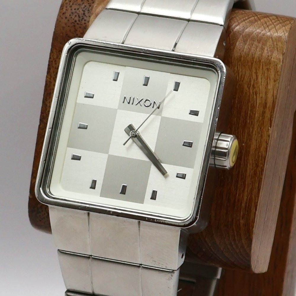 ☆☆SALE☆☆ Fresh Nixon Quatro- Stainless Steel w White and Silver Dial